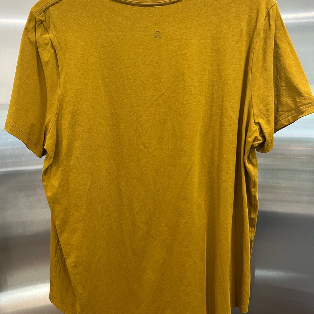 Womens Lululemon Short Sleeve Athletic Tee. Size 10